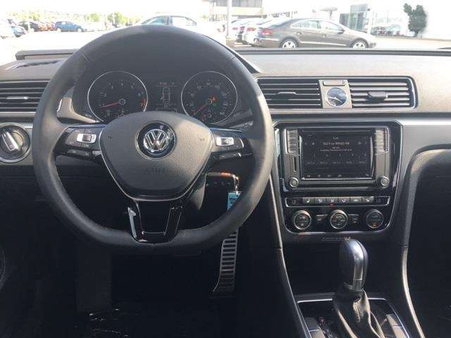 2017 Volkswagen Passat 1.8T R-Line 4dr Sedan